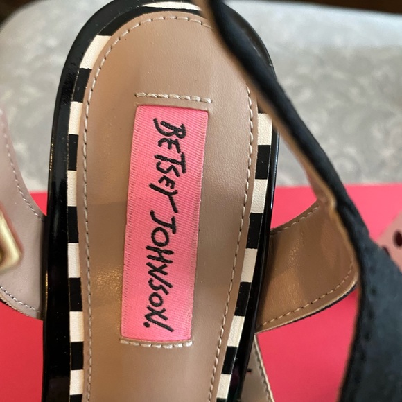 Betsey Johnson Platform pumps. Size 7 1/2. Worn once. Just like new. - Picture 3 of 11